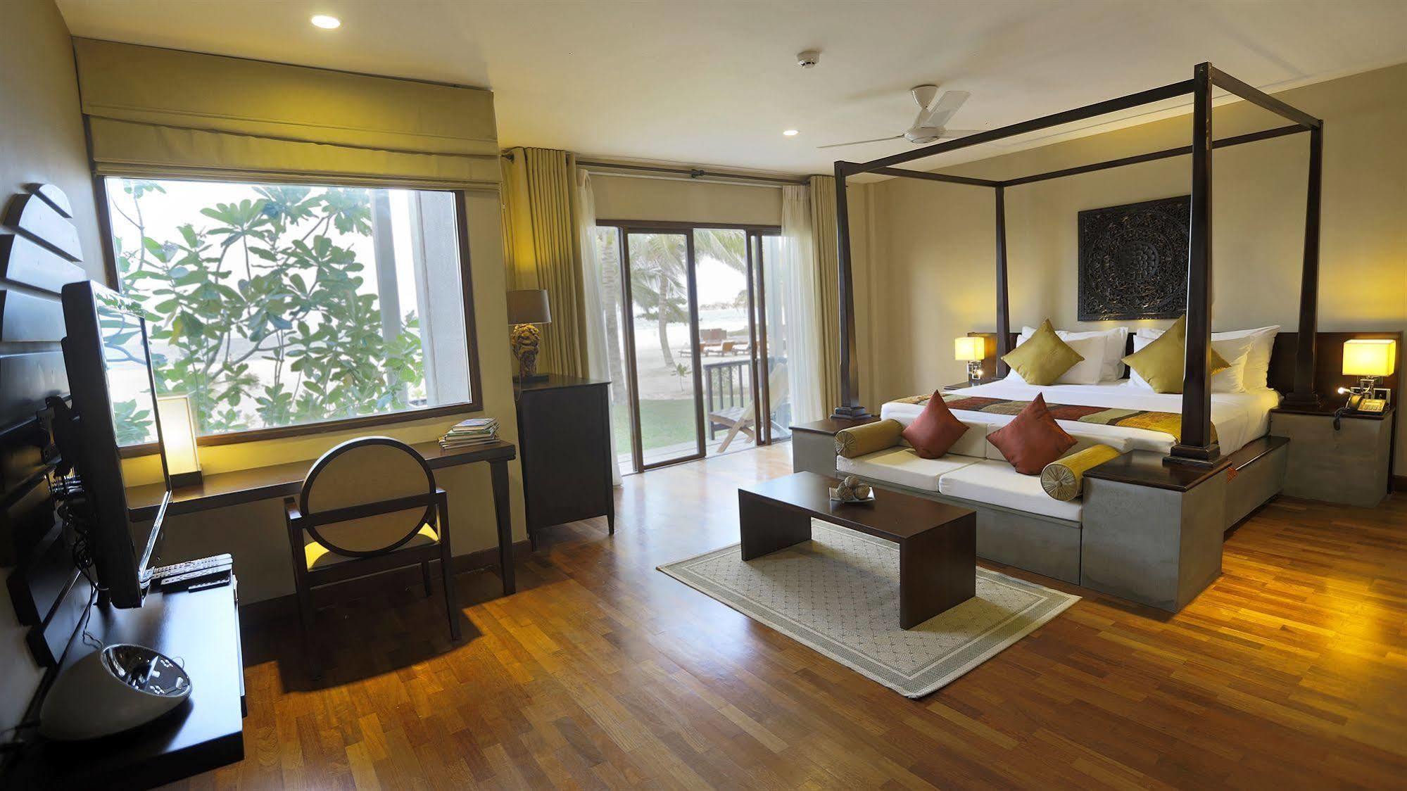 Uga Bay Hotell Passikudah Exteriör bild